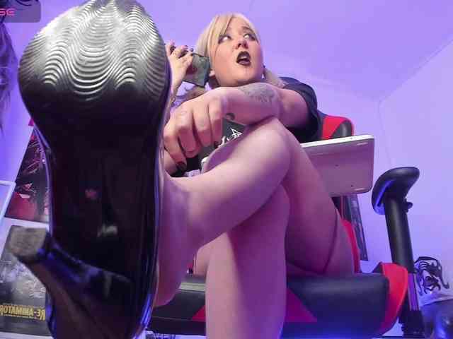 Mistresscrowley-666 webcam