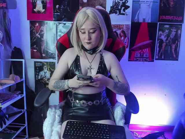 Mistresscrowley-666 webcam