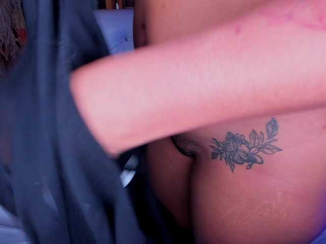 3loverlive1 live cam on BongaCams