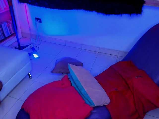 3loverlive1 live cam on BongaCams