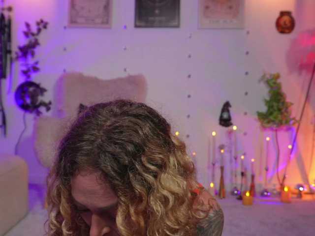 curlynatashaa live cam on BongaCams