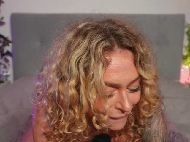 curlynatashaa live cam preview