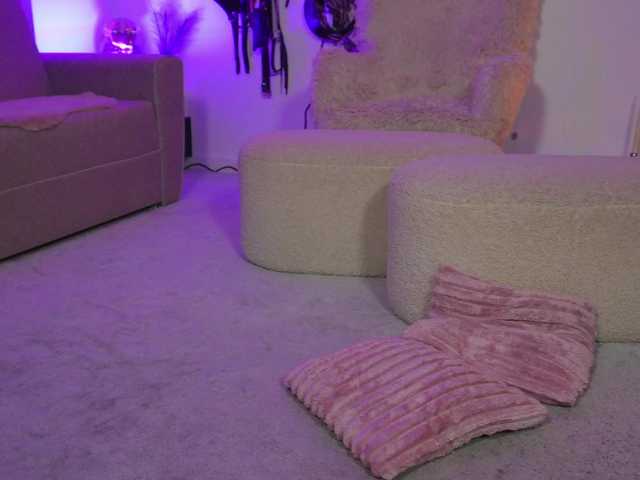 curlynatashaa live cam on BongaCams