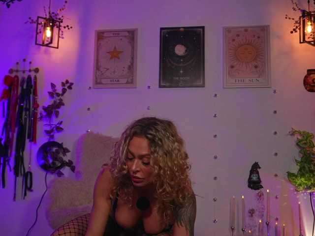 curlynatashaa live cam on BongaCams