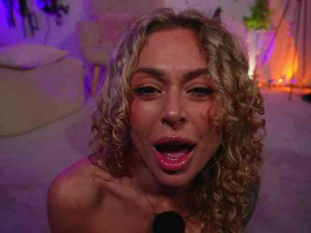 curlynatashaa webcam