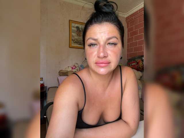 Ju--lia live webcam show