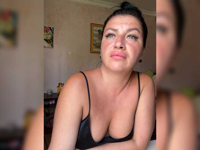Ju--lia live webcam show