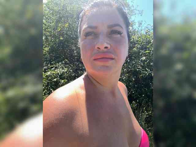 Ju--lia Sex Cam Show