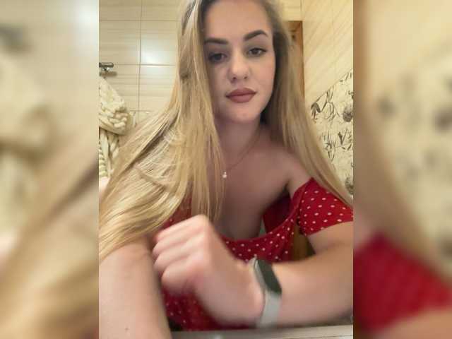 Angelina-8 live cam on BongaCams