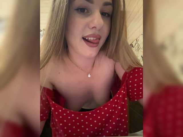 Angelina-8 live cam on BongaCams