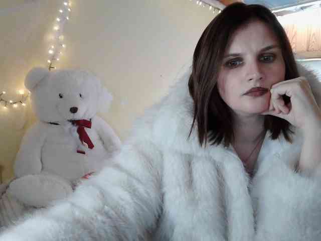 Model: LisaLovHoney