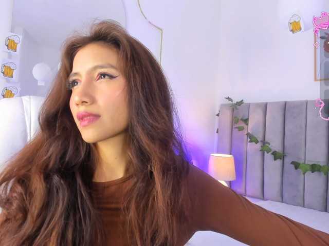 Naomii- live cam preview