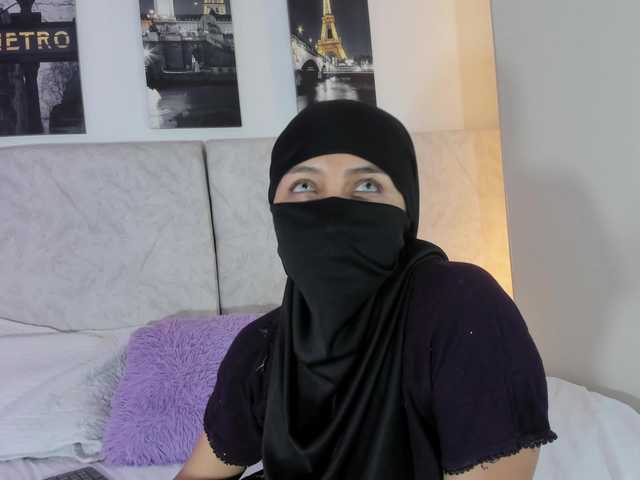 Naomii-'s BongaCams show and profile