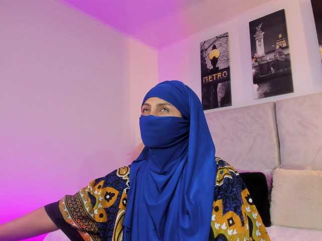 Naomii-'s BongaCams show and profile