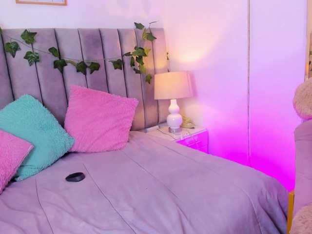 Naomii- live webcam show