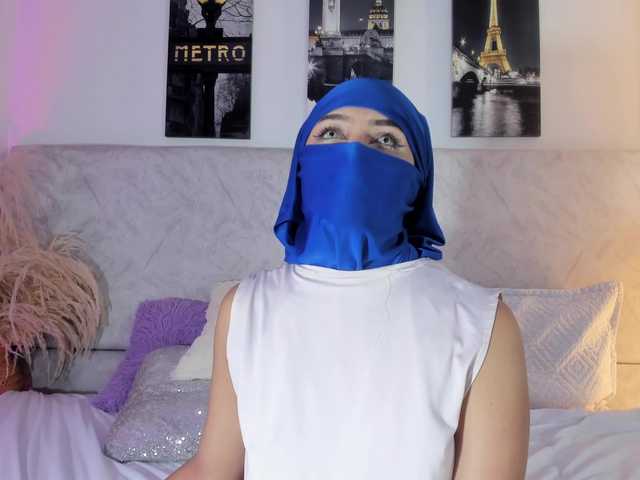 Naomii-'s BongaCams show and profile