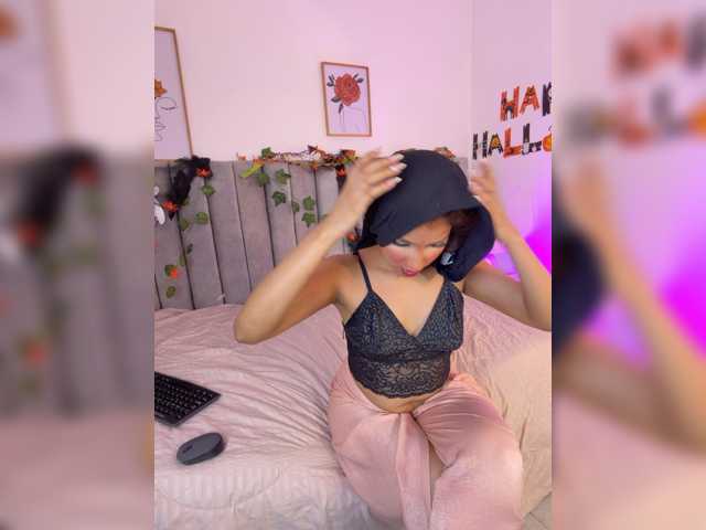 Naomii- live cam on BongaCams
