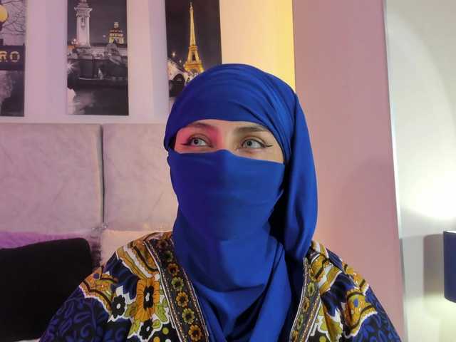 Naomii-'s BongaCams show and profile