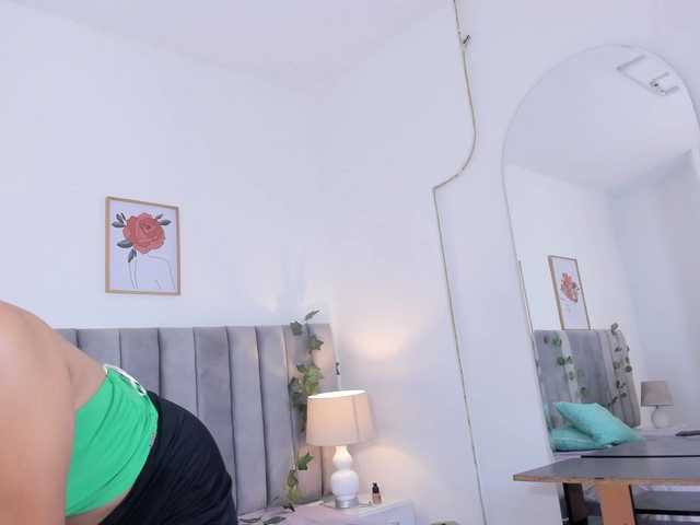 Naomii- live webcam show