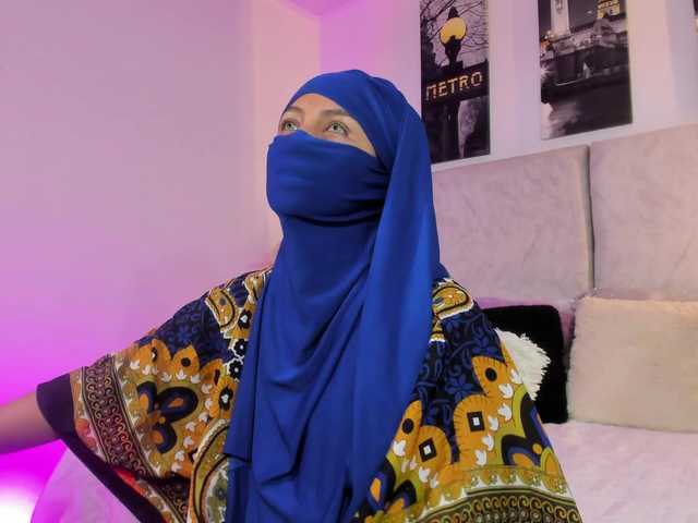 Naomii-'s BongaCams show and profile