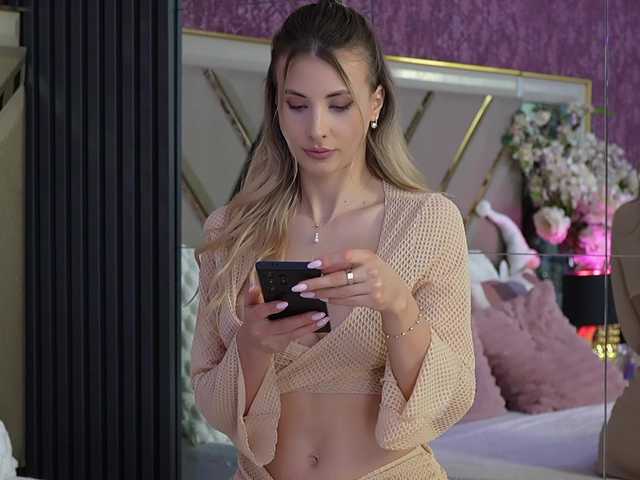 Sweet-Mishelle's BongaCams show and profile