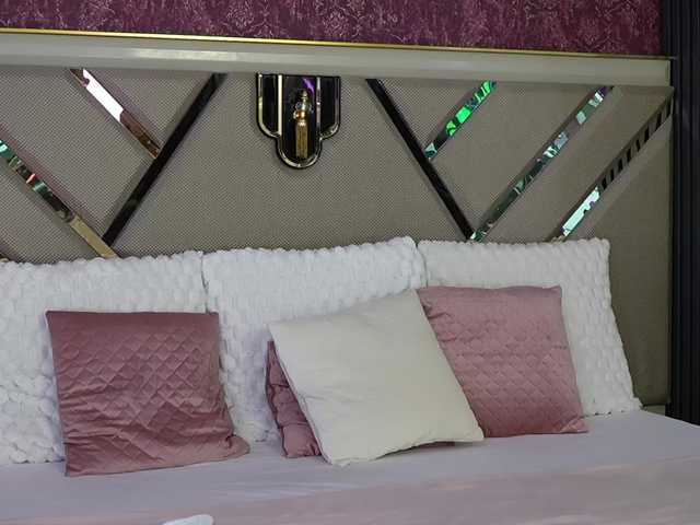 Sweet-Mishelle's BongaCams show and profile