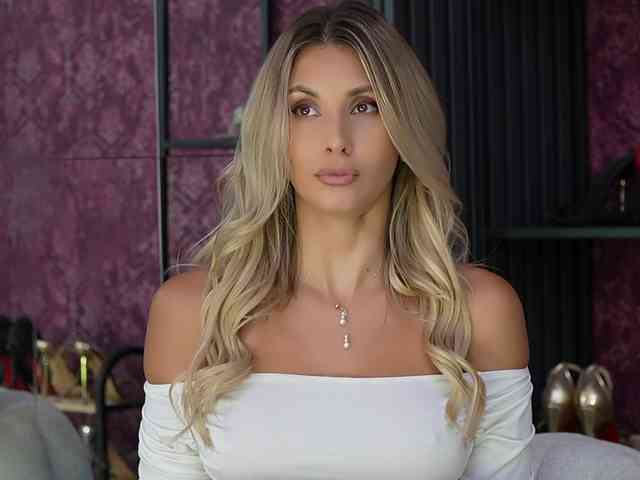 Sweet-Mishelle webcam
