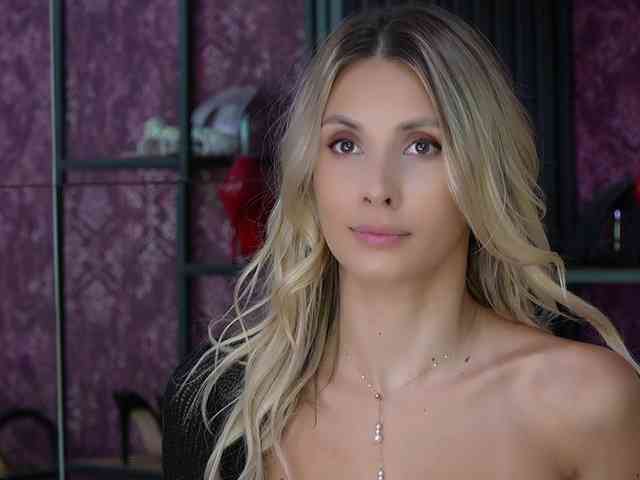 Sweet-Mishelle webcam
