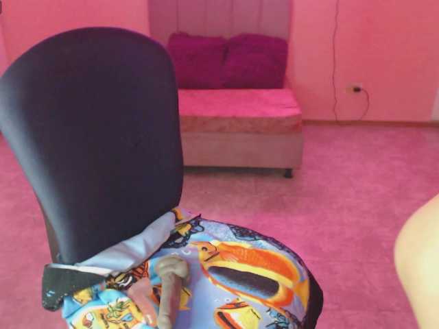 cristal-hills-19 live cam on BongaCams