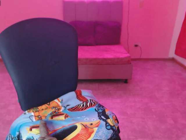 cristal-hills-19 live cam on BongaCams