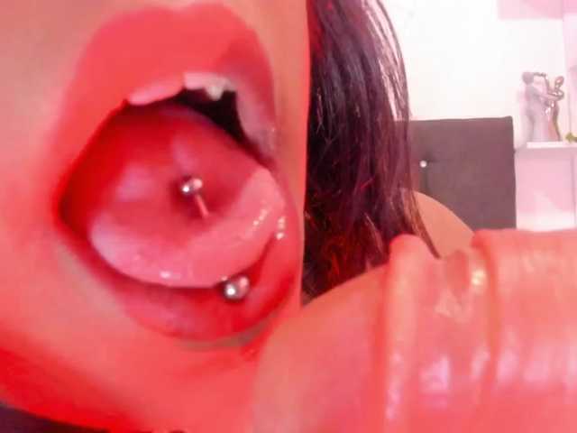 AngelThroatt live cam on BongaCams