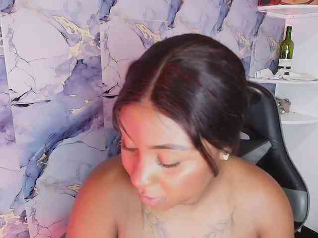 AngelThroatt webcam