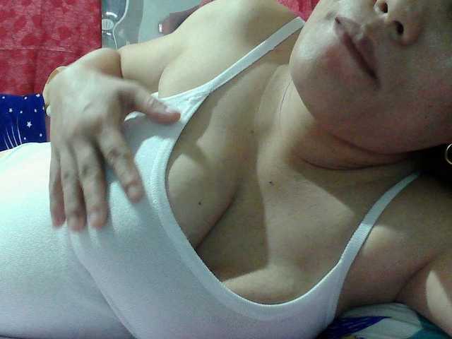 sweetinasia live cam on BongaCams