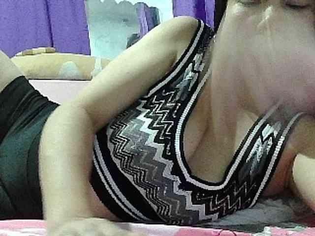 Sweetinasia's cam show statistics and live stream