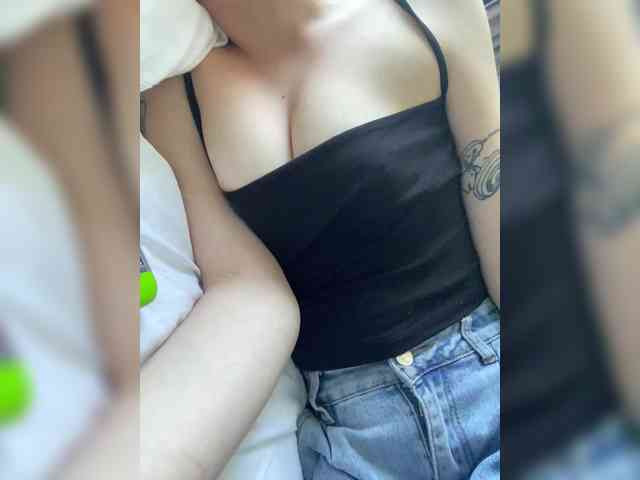 Peachesssz webcam