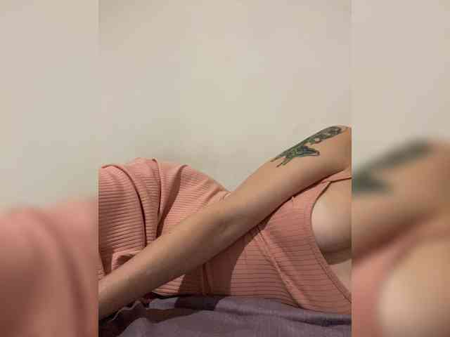 Peachesssz webcam