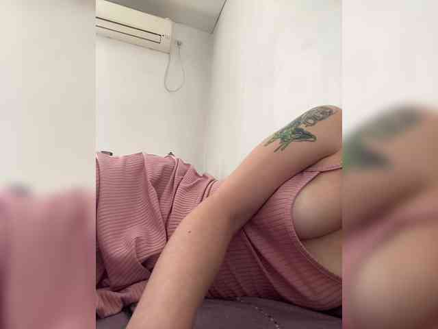Peachesssz webcam