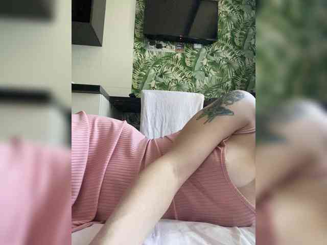 Peachesssz webcam