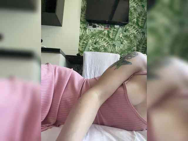 Peachesssz webcam
