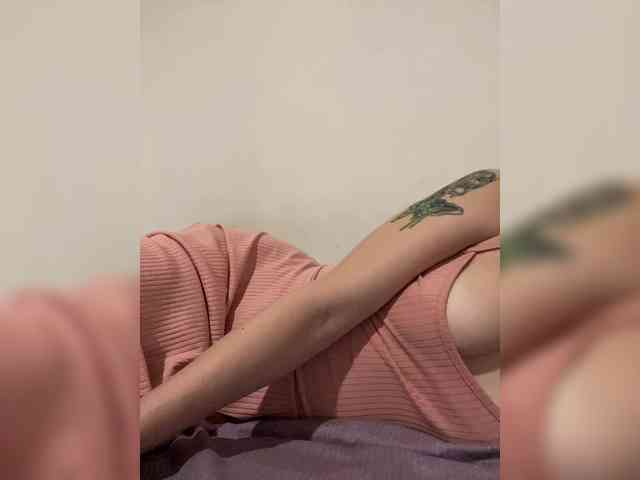 Peachesssz webcam