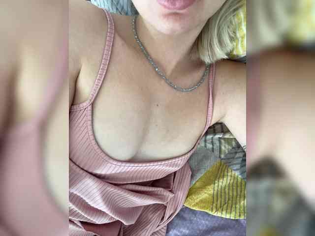 Peachesssz webcam