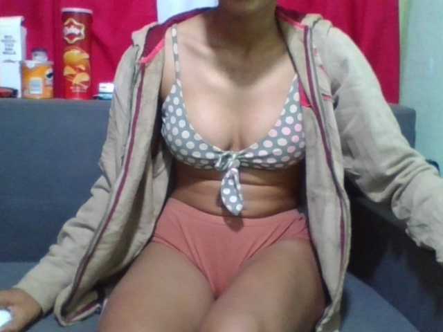 NADIAH live cam on BongaCams