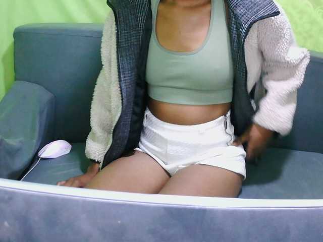NADIAH live cam on BongaCams