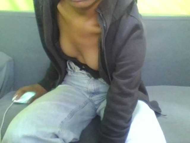 NADIAH live cam on BongaCams