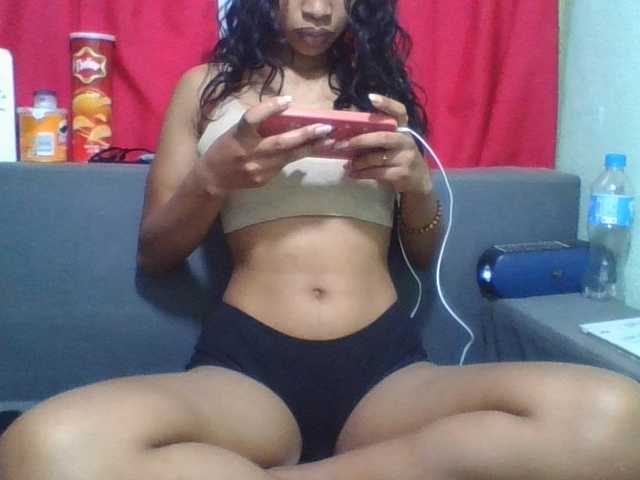 NADIAH live cam on BongaCams