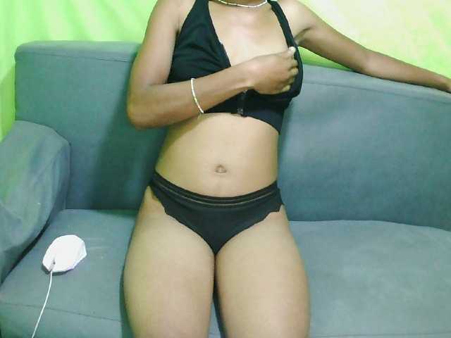 NADIAH live cam on BongaCams