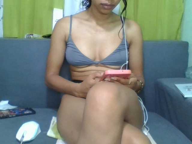 NADIAH live cam on BongaCams