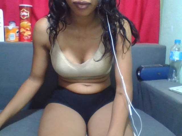 NADIAH live cam on BongaCams