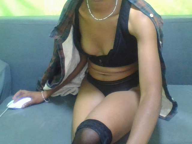 NADIAH live cam on BongaCams