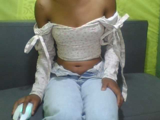 NADIAH live cam on BongaCams